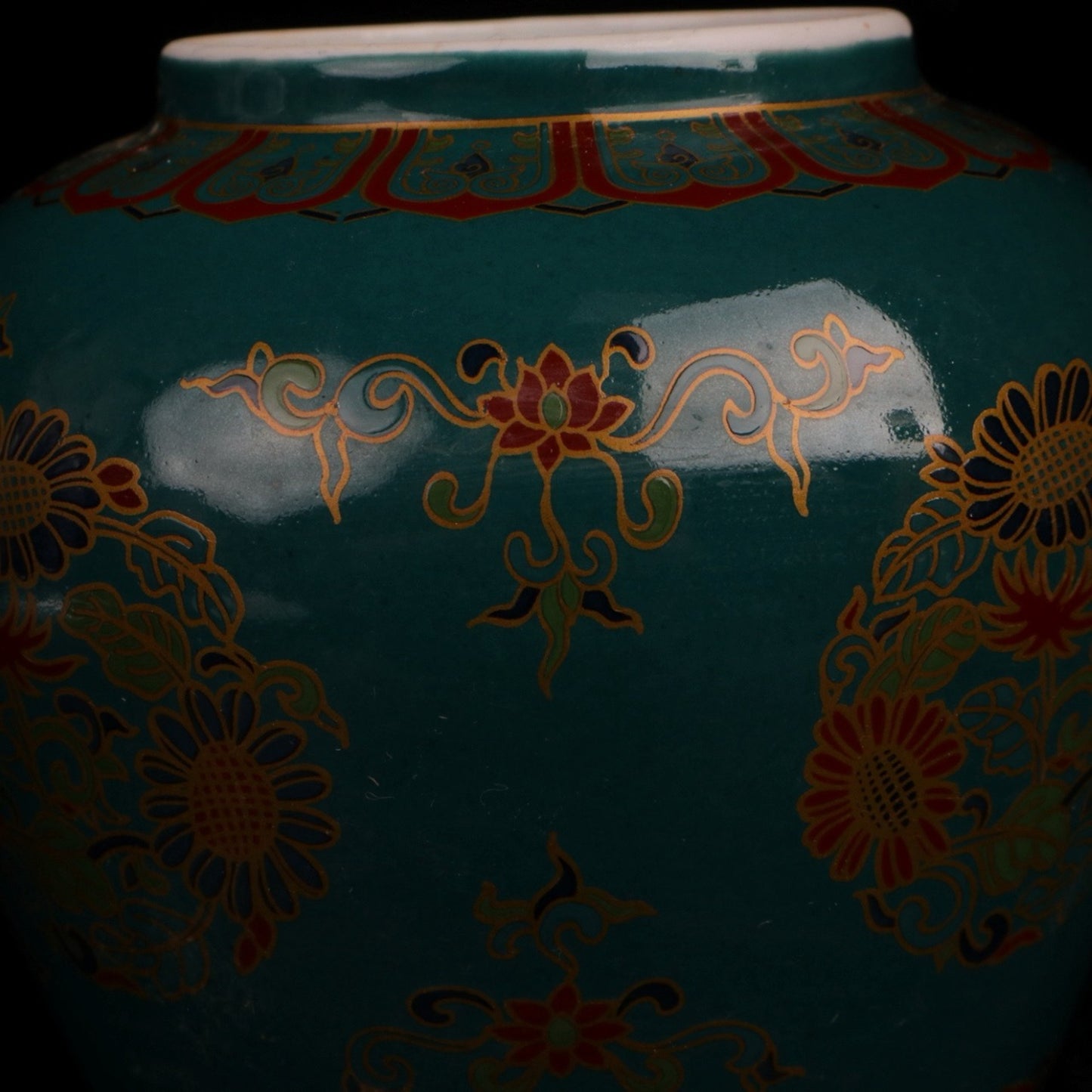 Lake Blue Glazed Pink Flower Pattern Skybone Jar