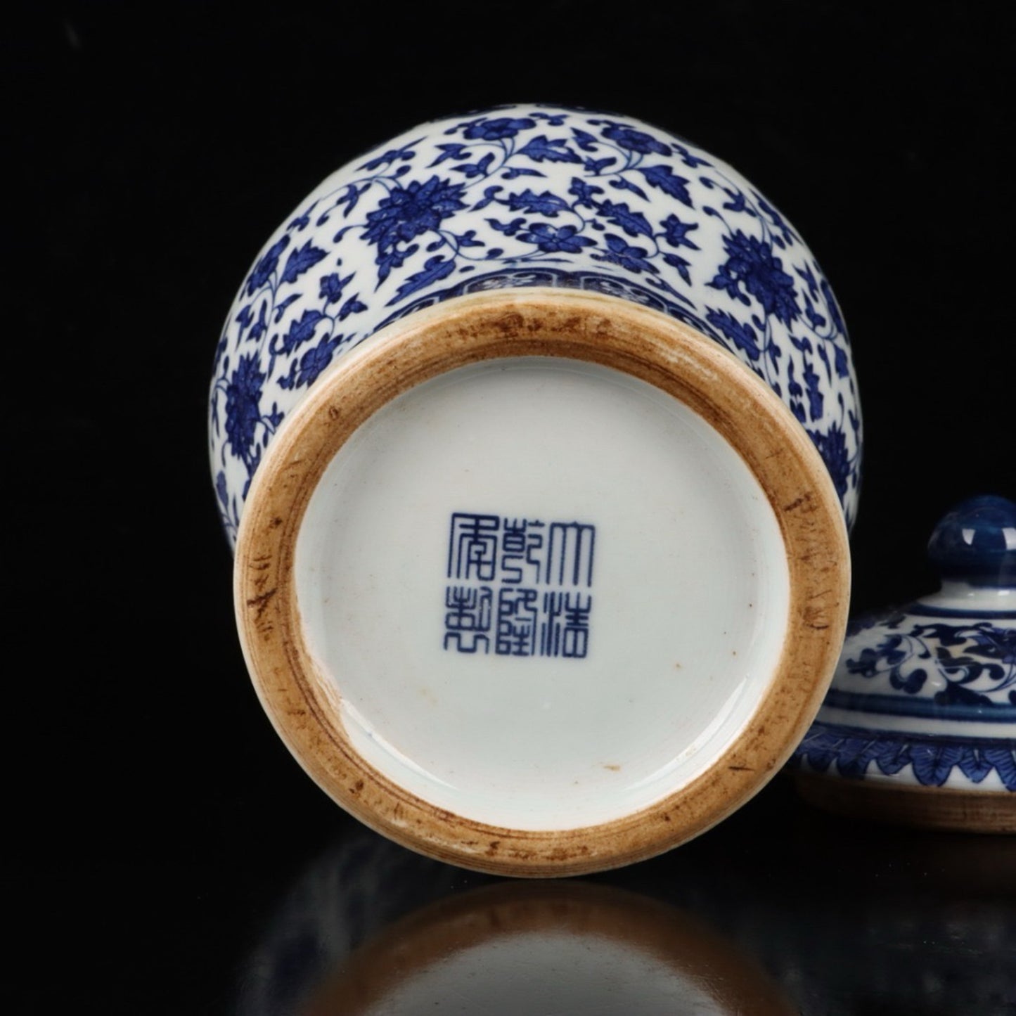 Blue and white intertwined lotus patterned general jar