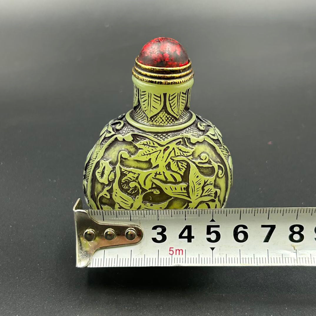 Chinese antique luminous snuff bottle