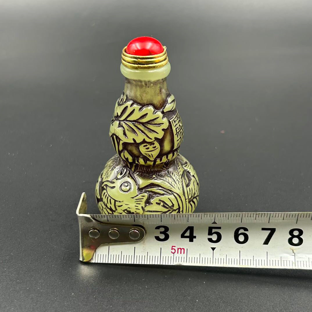 Chinese antique luminous snuff bottle