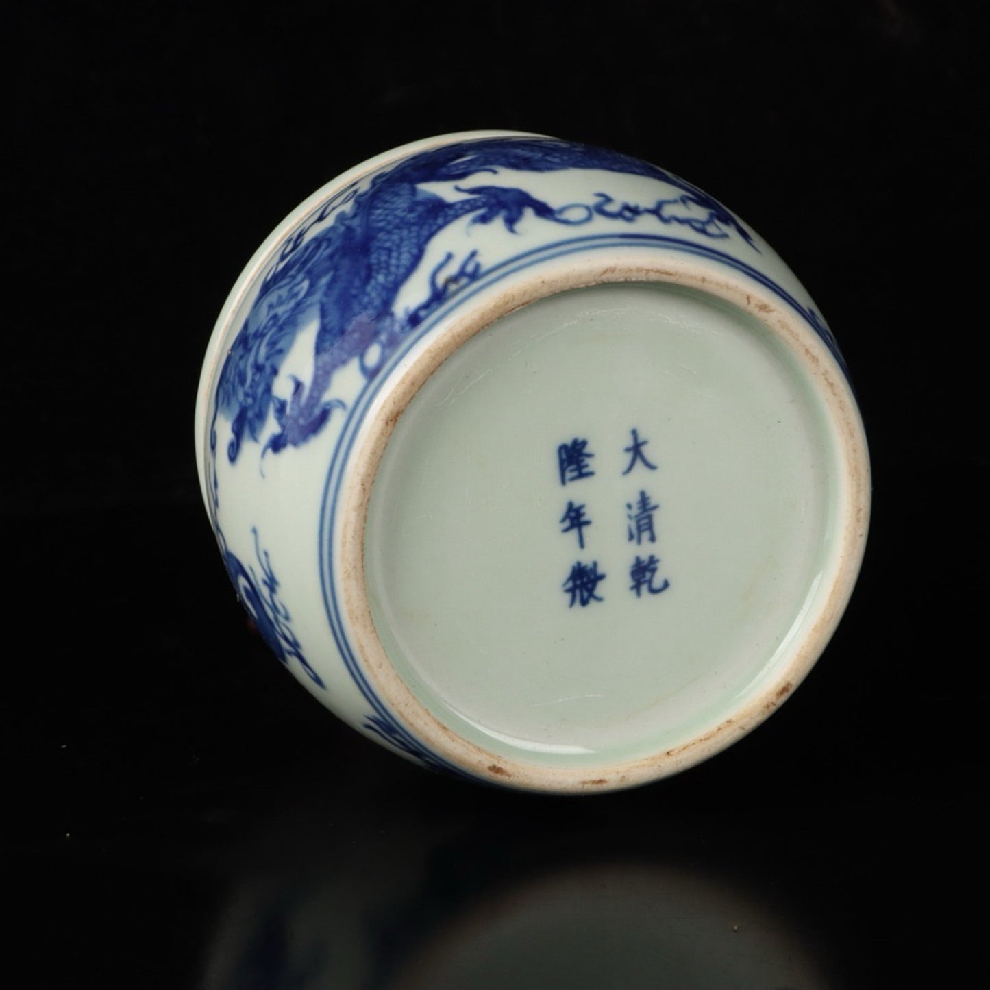 Blue and white dragon and phoenix auspicious pattern cricket jar