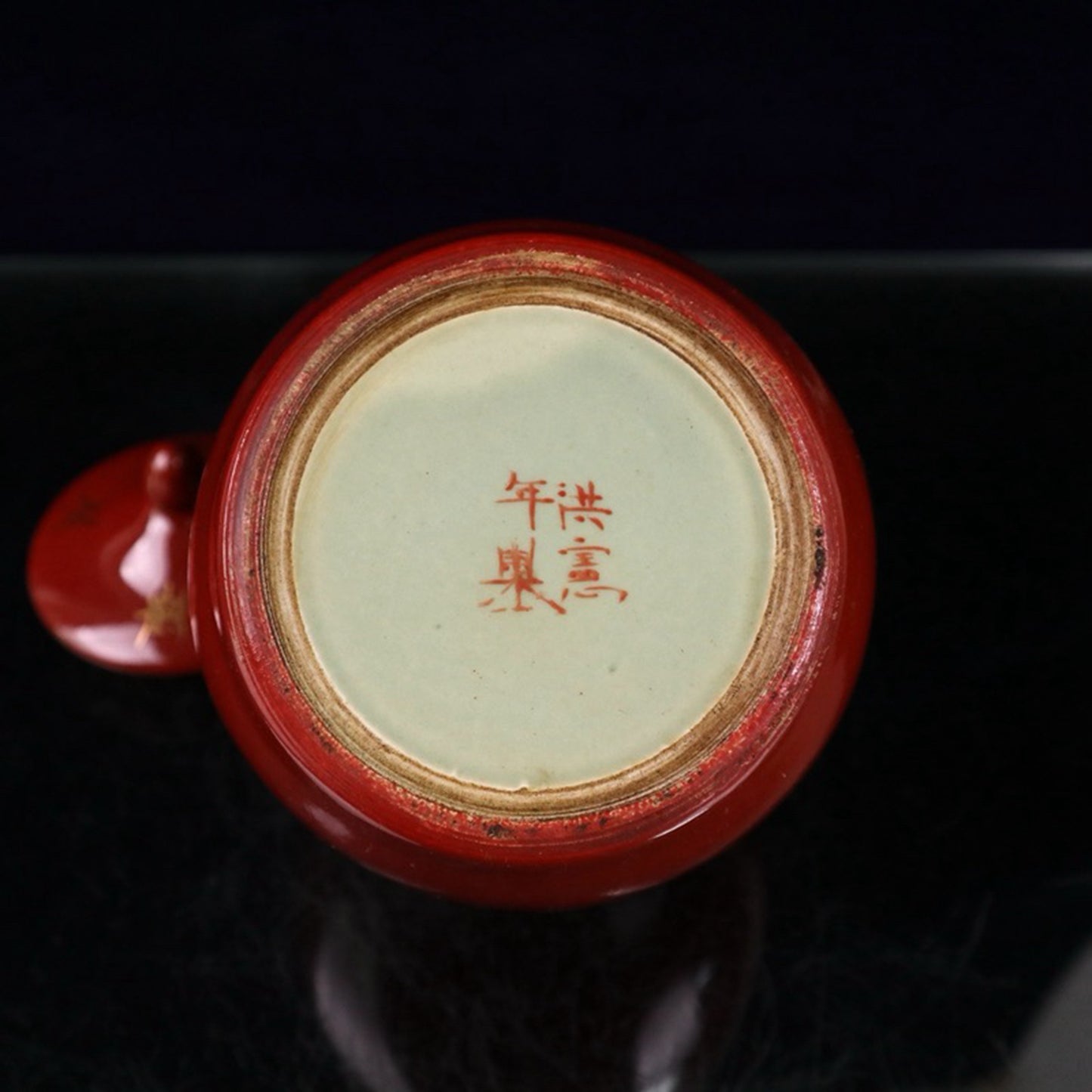 Gold painted sand red crane pattern covered jar