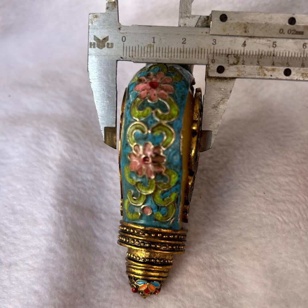 Chinese antique beeswax snuff bottle