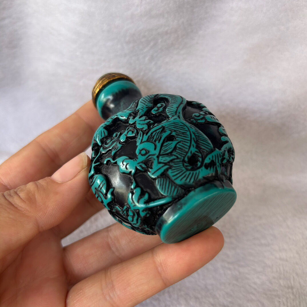Chinese antique pine stone snuff bottle