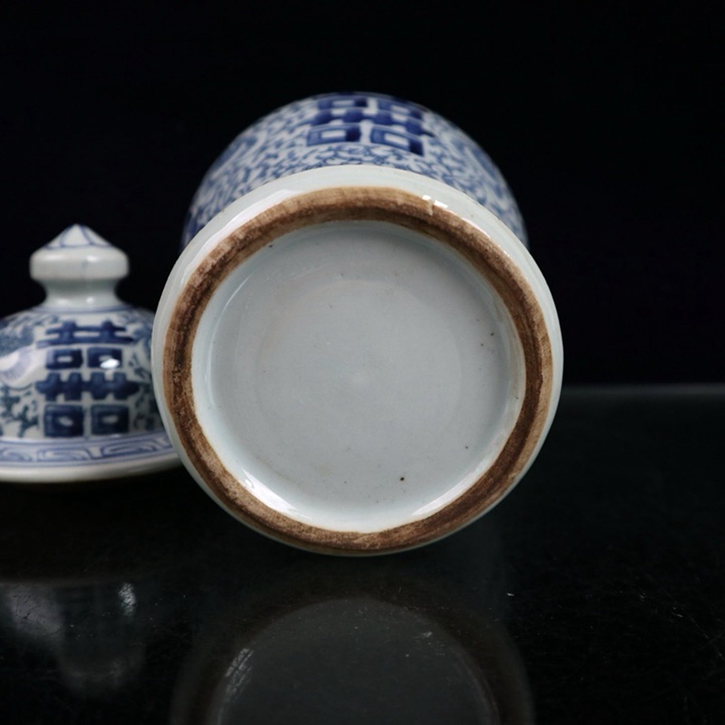 Blue and white double happiness entangled branch lotus pattern general jar