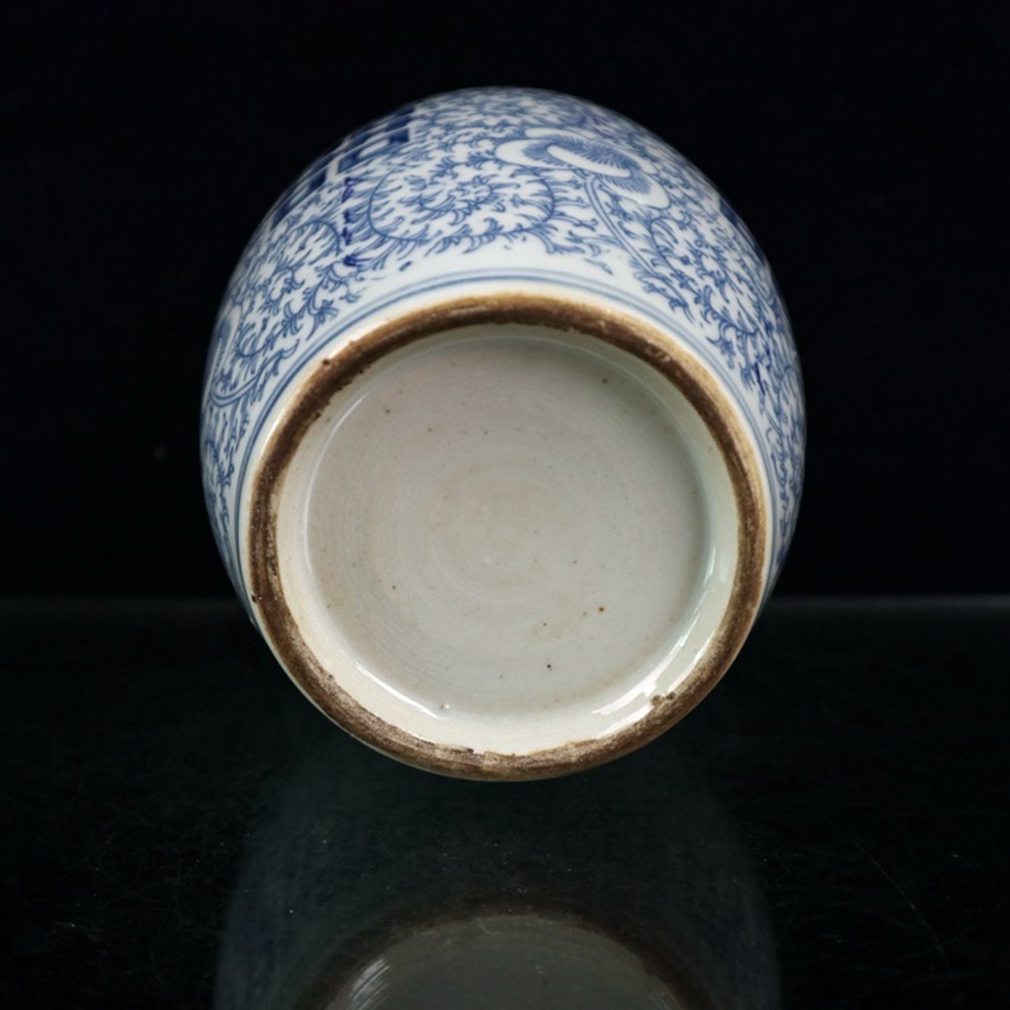 Blue and white winter melon jar