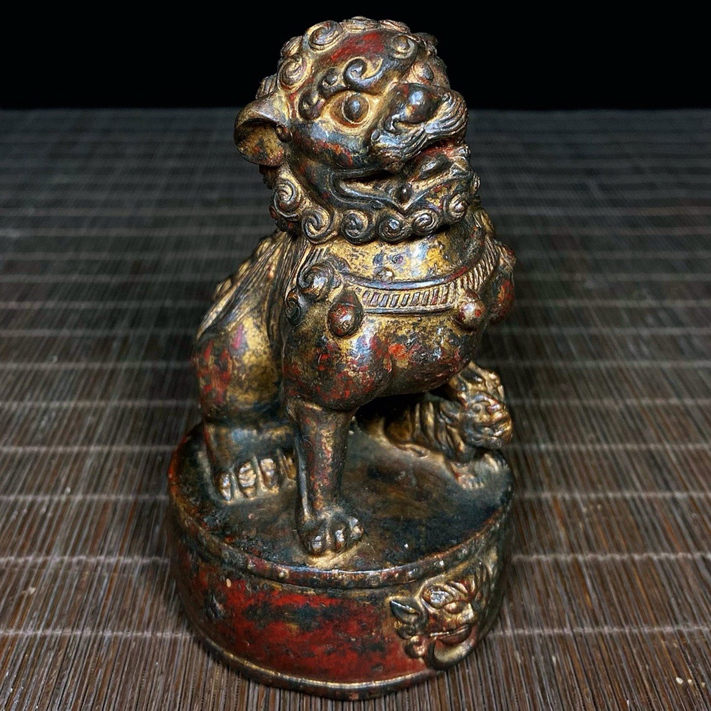 A pair of old copper tire mud gold drum face lions