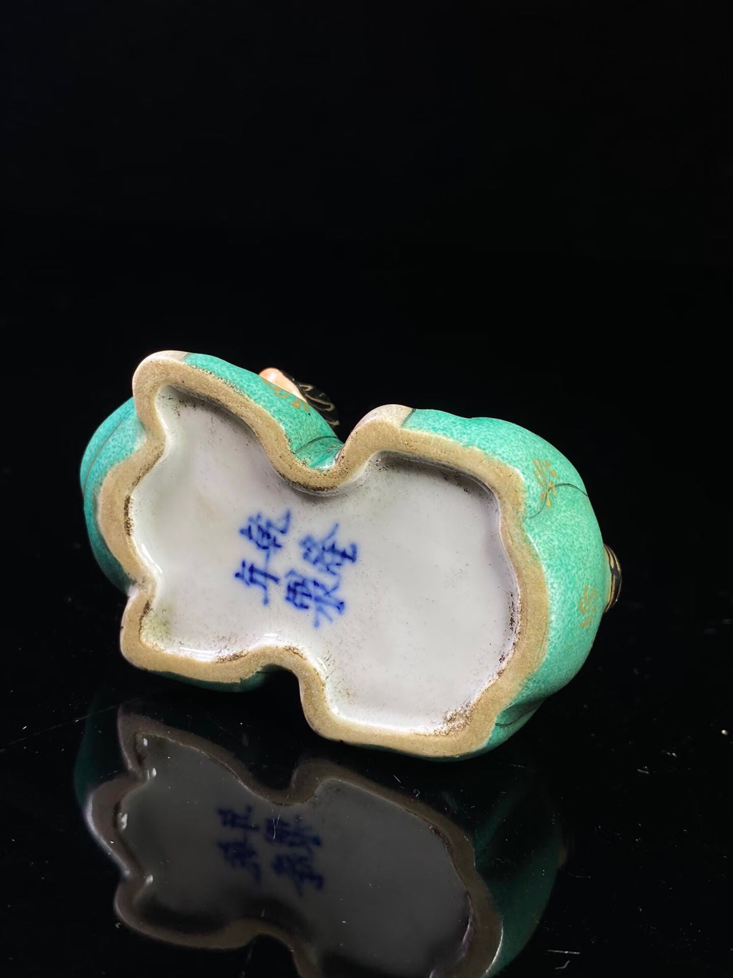 Chinese antique porcelain body painting enamel colored large fat pig shaped snuff bottle