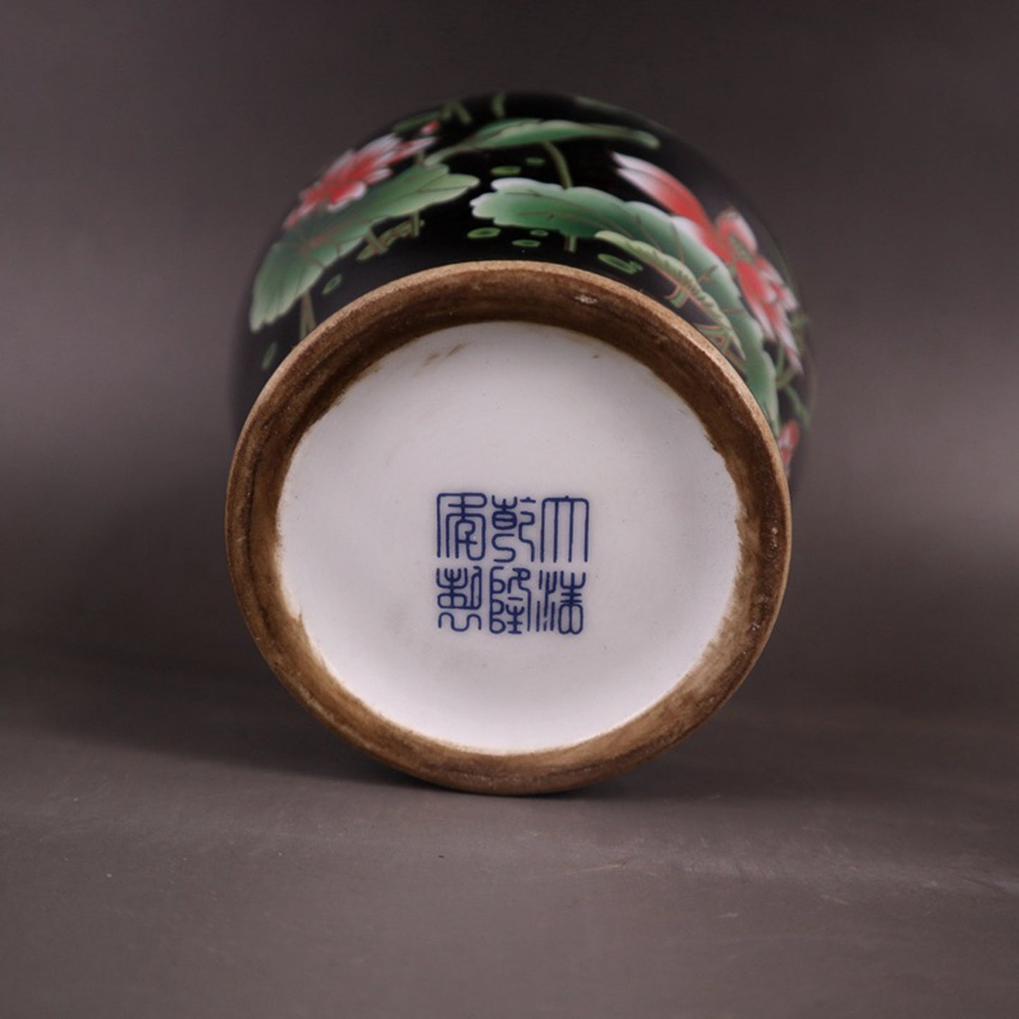 Black gold glazed lotus patterned general jar