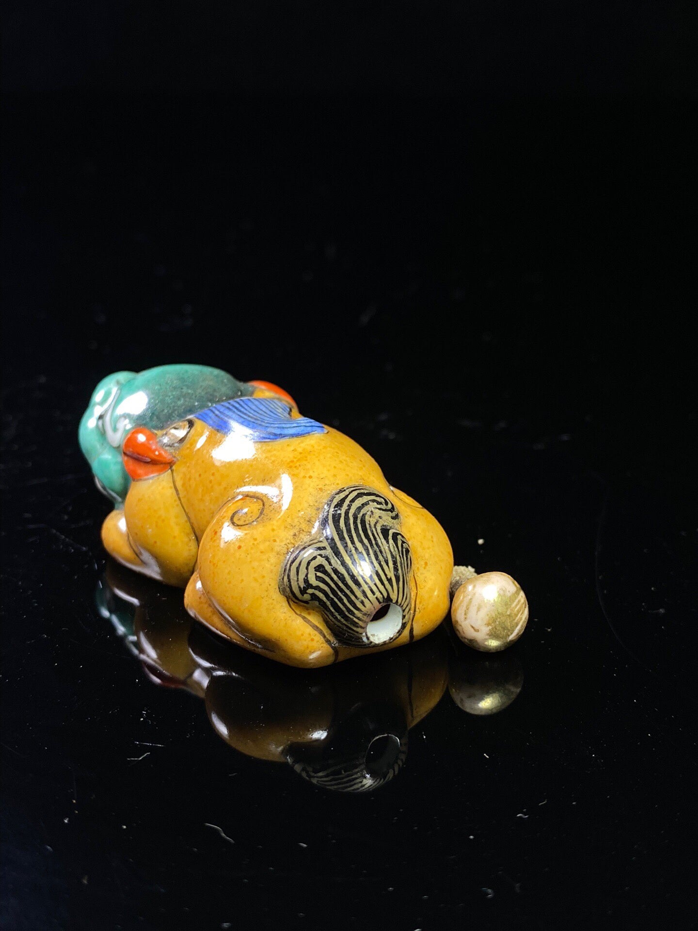 Chinese antique porcelain body painting enamel colored Pixiu shaped snuff bottle