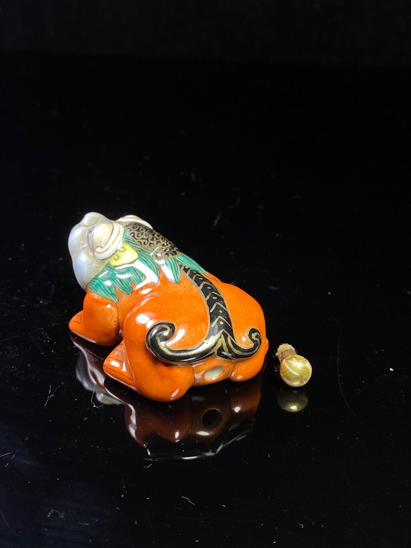 Chinese antique porcelain body painting enamel colored Pixiu shaped snuff bottle