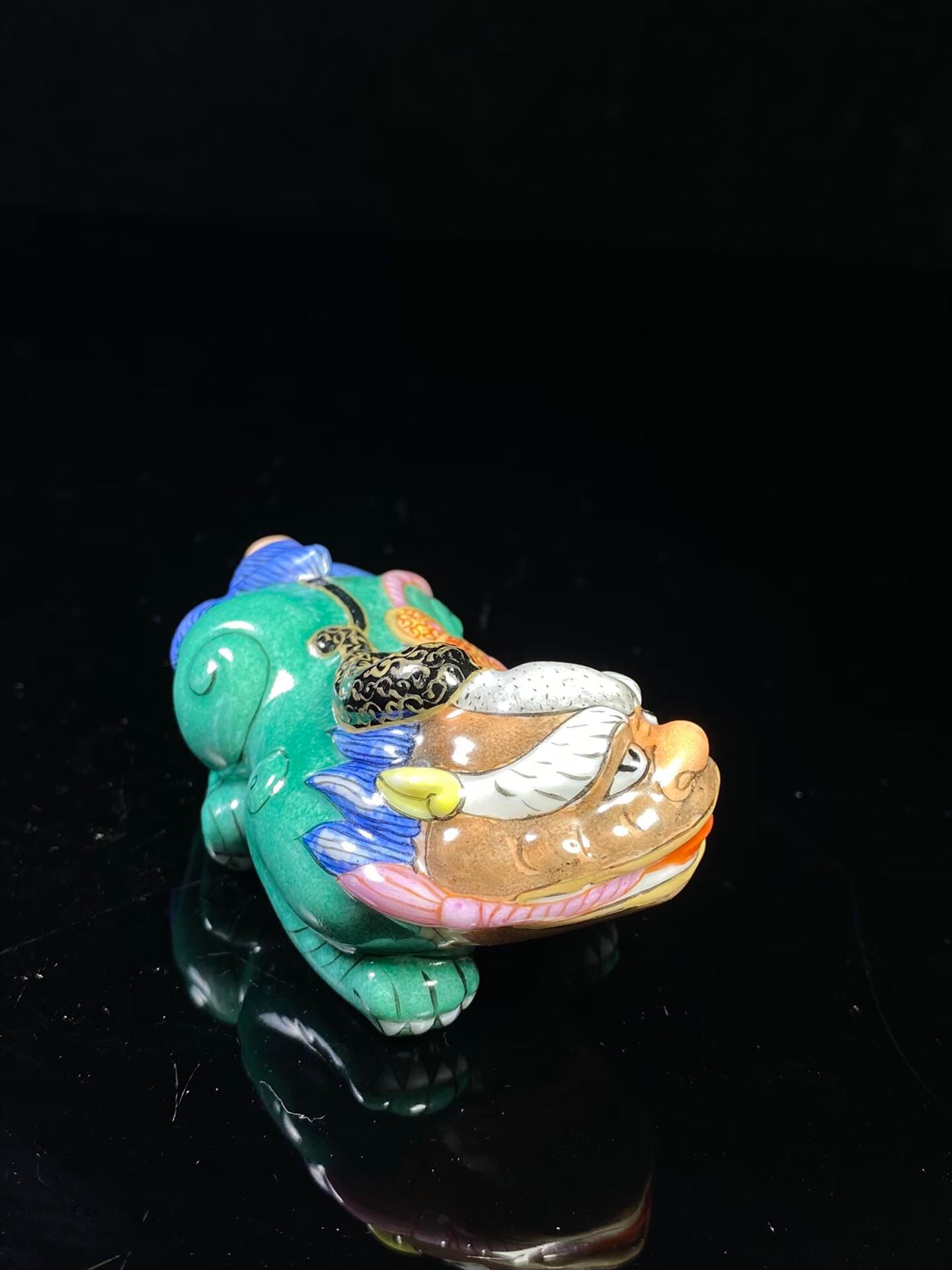 Chinese antique porcelain body painting enamel colored Pixiu shaped snuff bottle