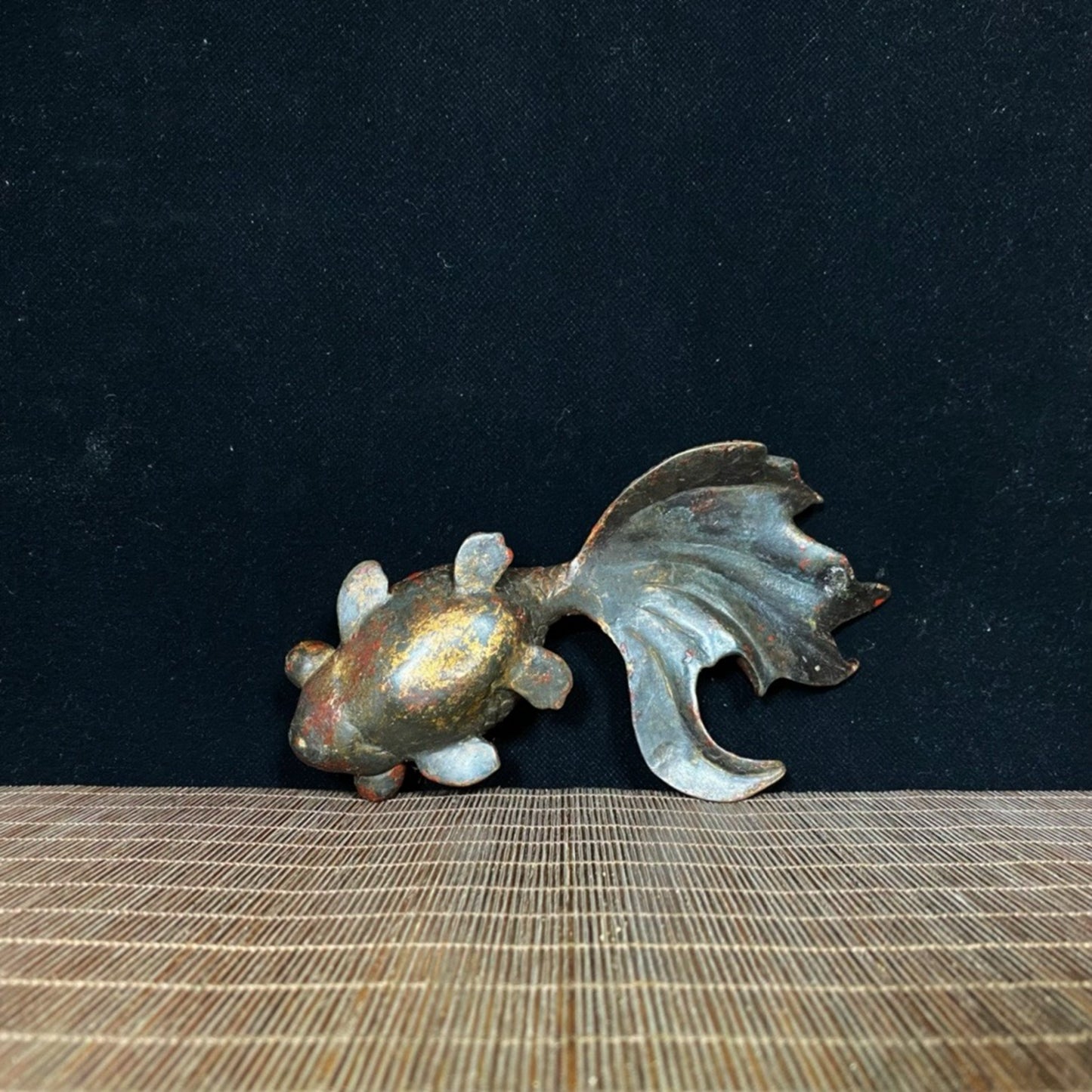 Old copper tire mud goldfish