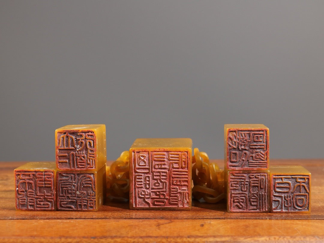 A set of Tian Huangshi Rui Beast Gu Long Seven Chain Medals