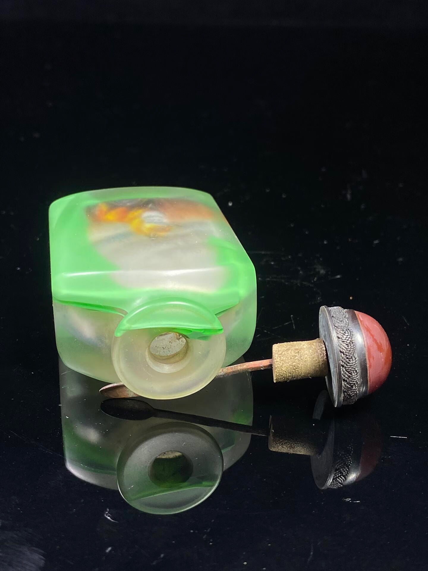 Chinese antique glass inner painted snuff bottle