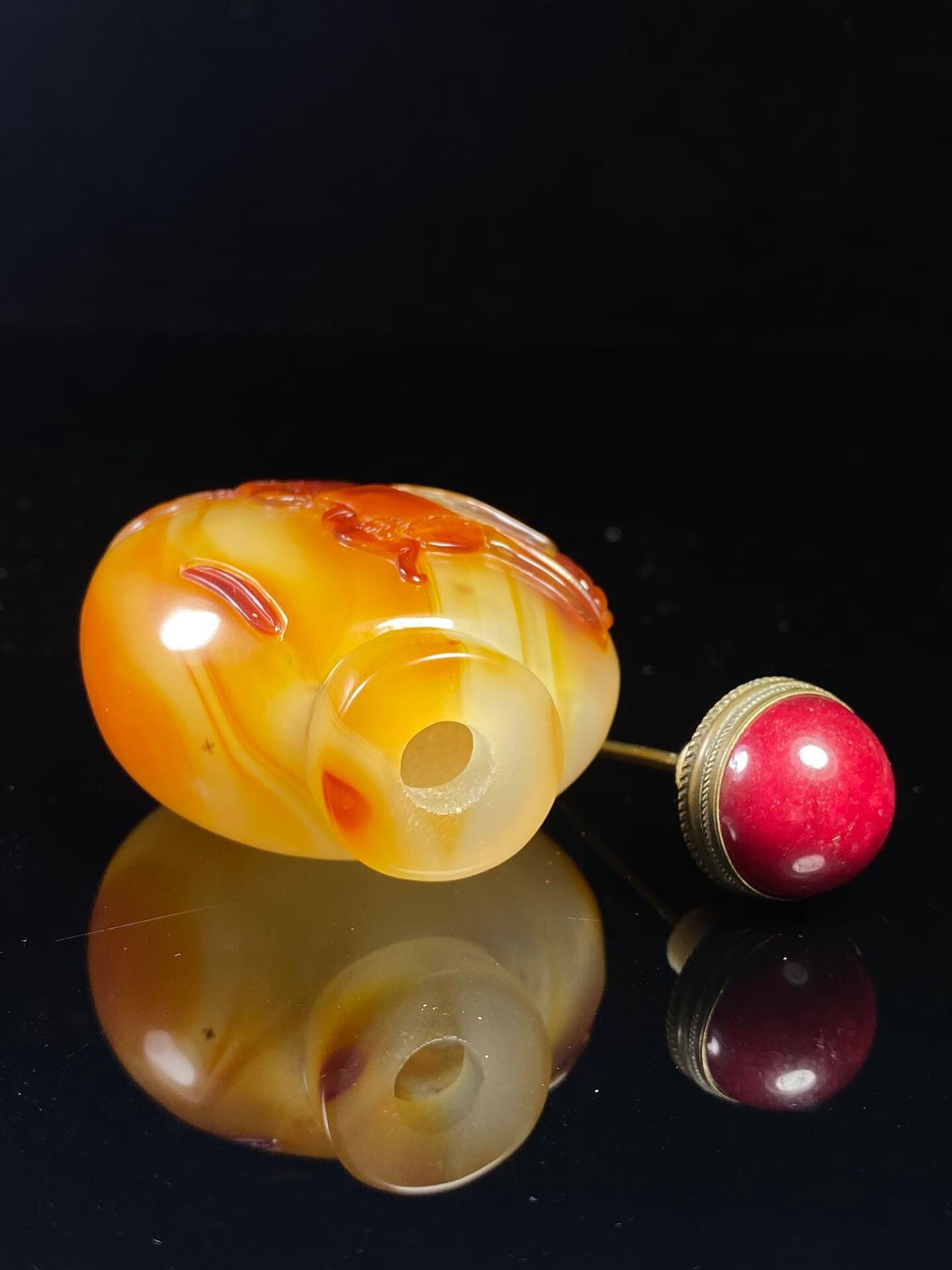 Chinese antique agate snuff bottle