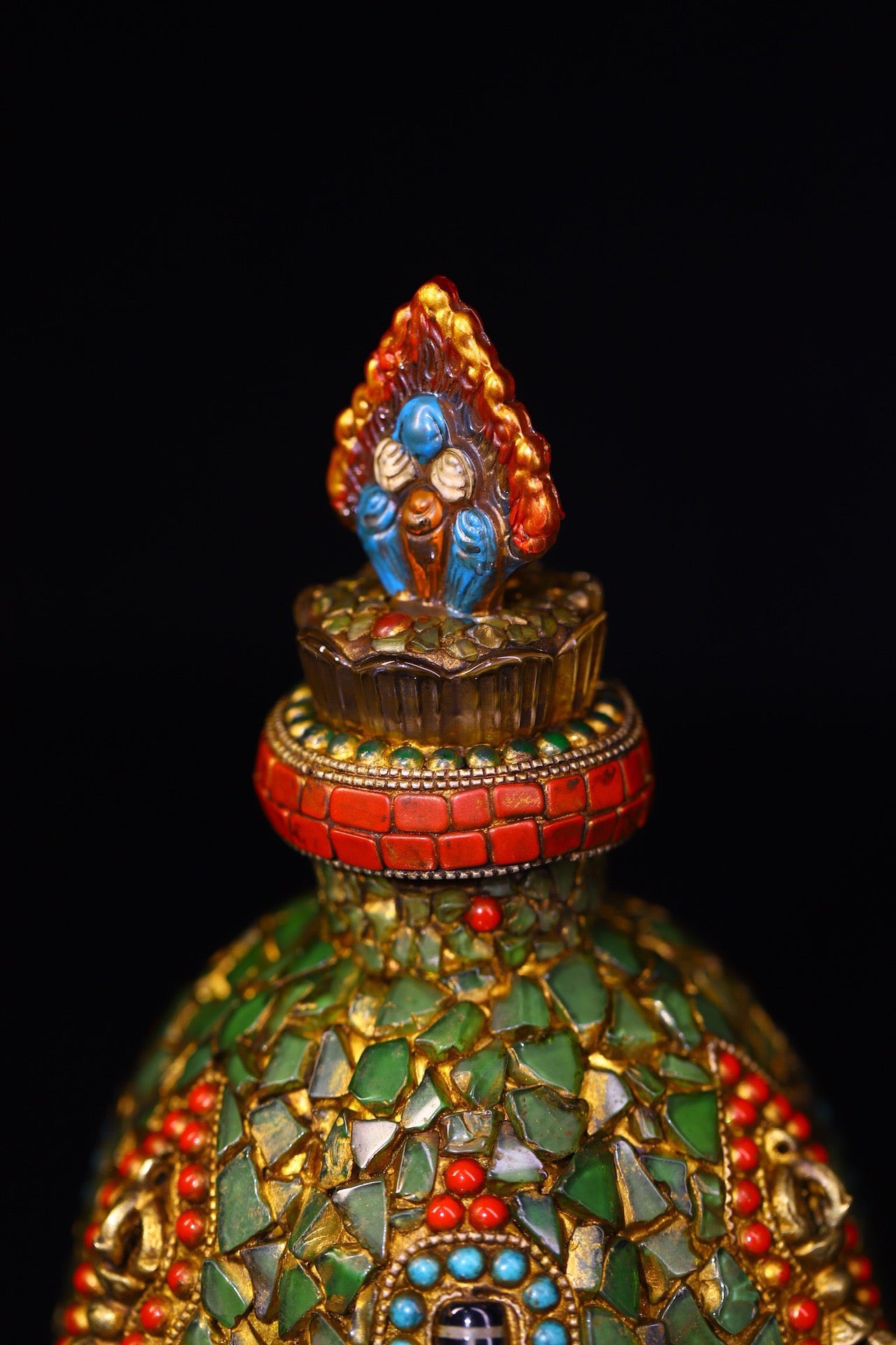 Crystal carving, inlaid with celestial beads, gemstone jar