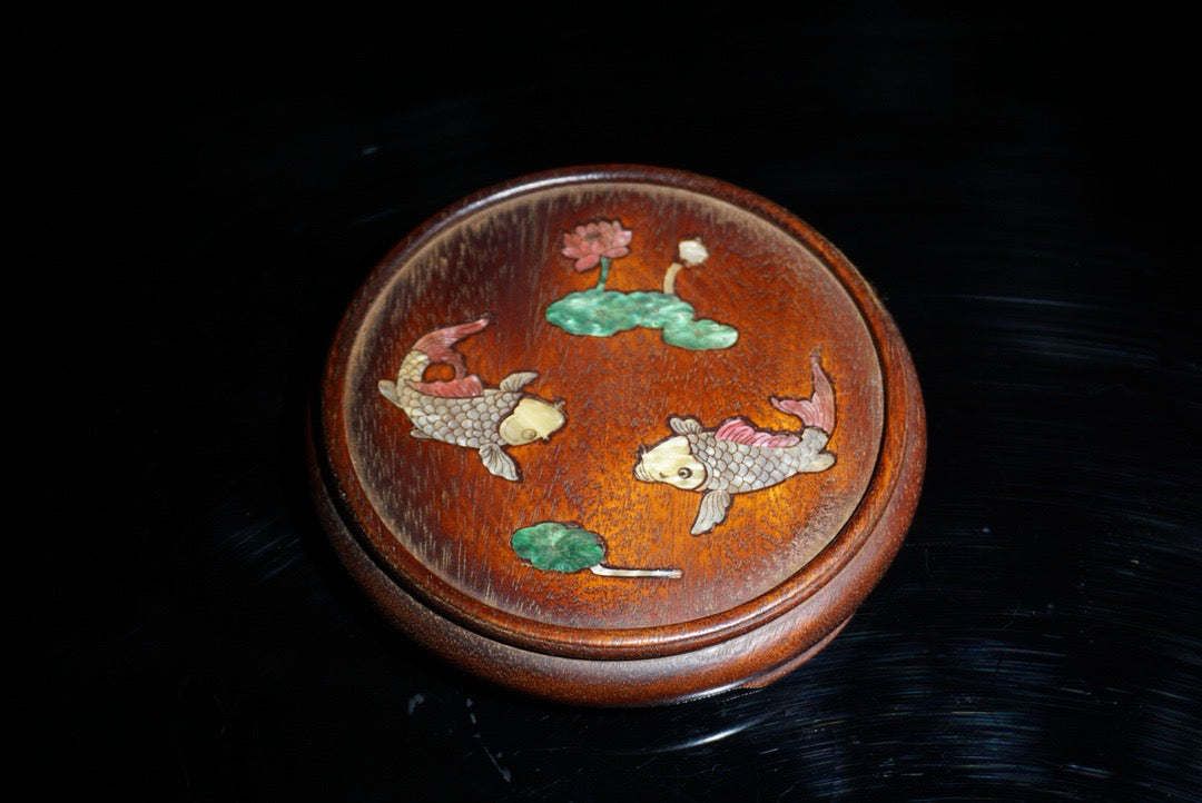 A pair of rosewood inlaid shells with a surplus base for years