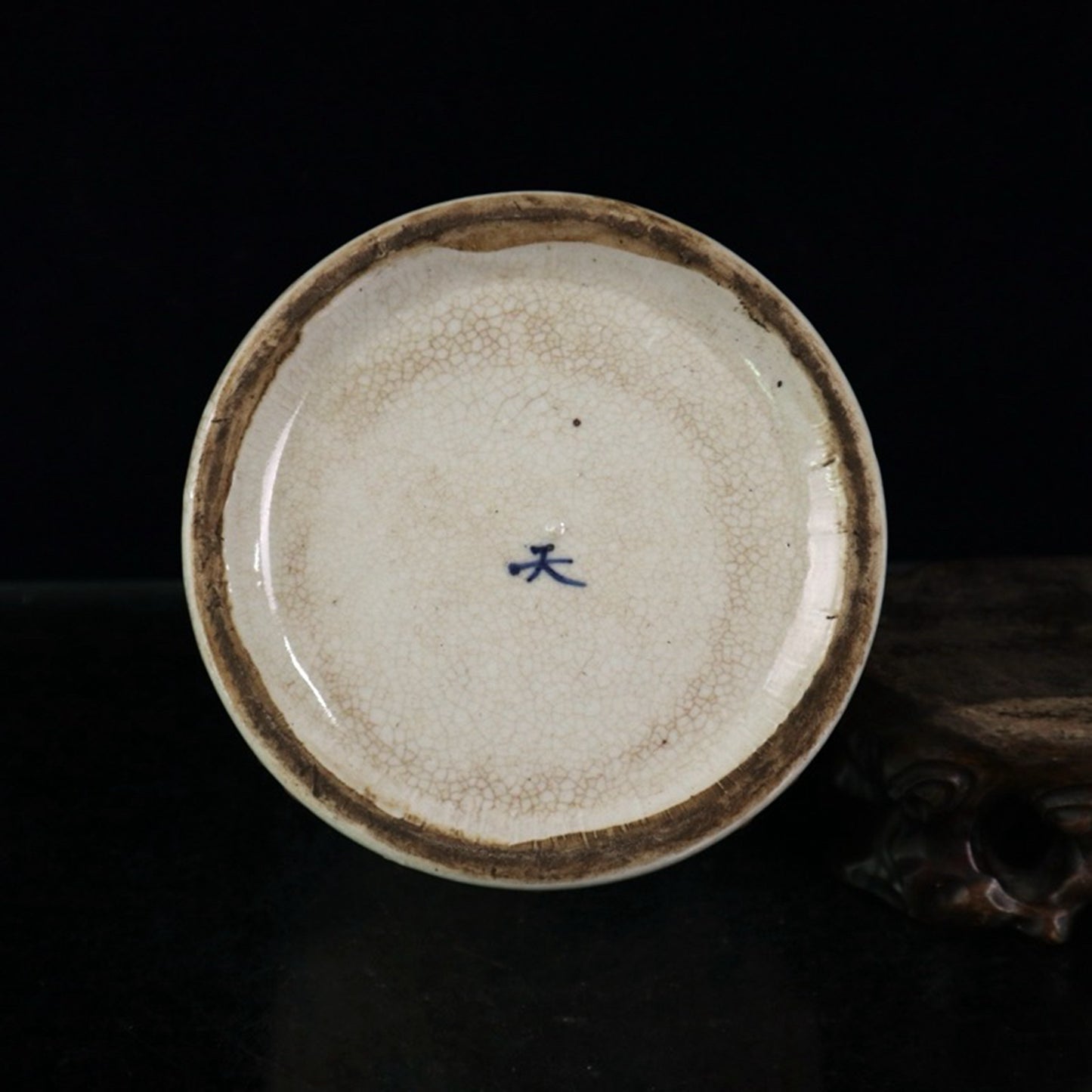 Ceramic blue and white glazed red lion patterned jar