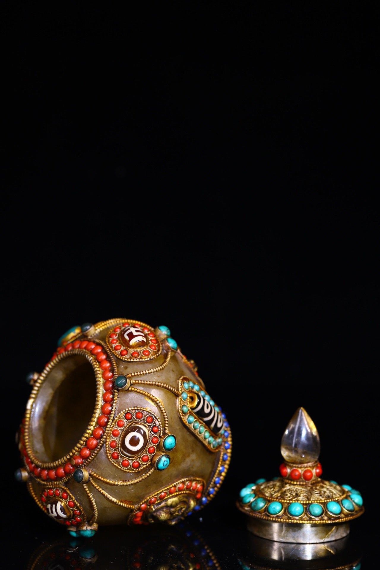 Natural crystal handmade filigree inlaid gemstones, treasure jar