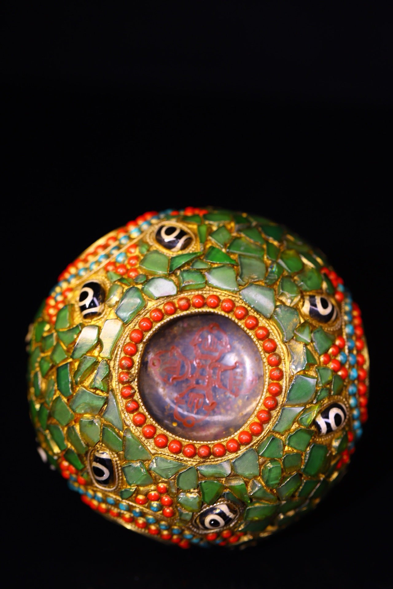 Crystal carving, inlaid with celestial beads, gemstone jar