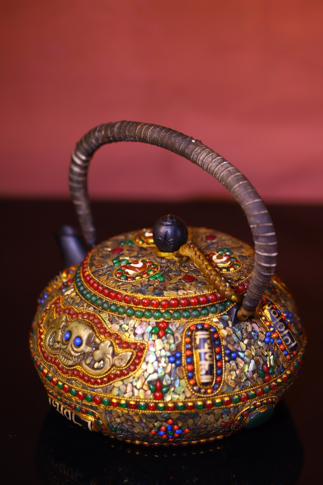 Tiantie Pure Handmade Knocking, Carving, and Handmade Thread Embedding Gemstone Butter Pot