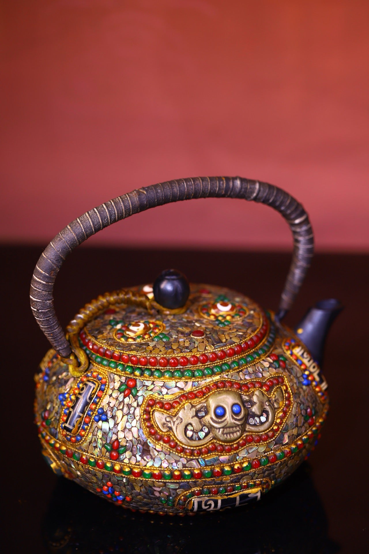 Tiantie Pure Handmade Knocking, Carving, and Handmade Thread Embedding Gemstone Butter Pot