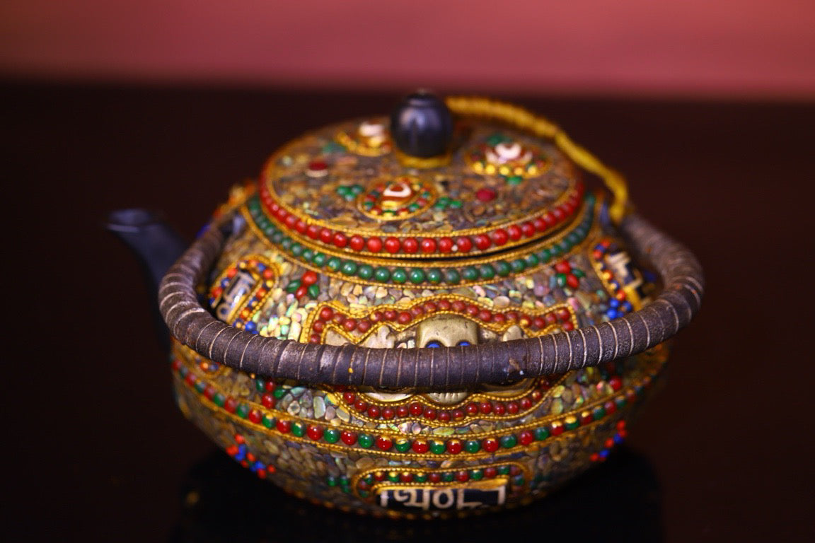 Tiantie Pure Handmade Knocking, Carving, and Handmade Thread Embedding Gemstone Butter Pot