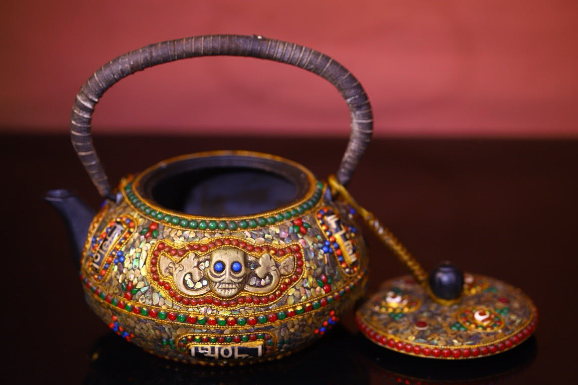 Tiantie Pure Handmade Knocking, Carving, and Handmade Thread Embedding Gemstone Butter Pot