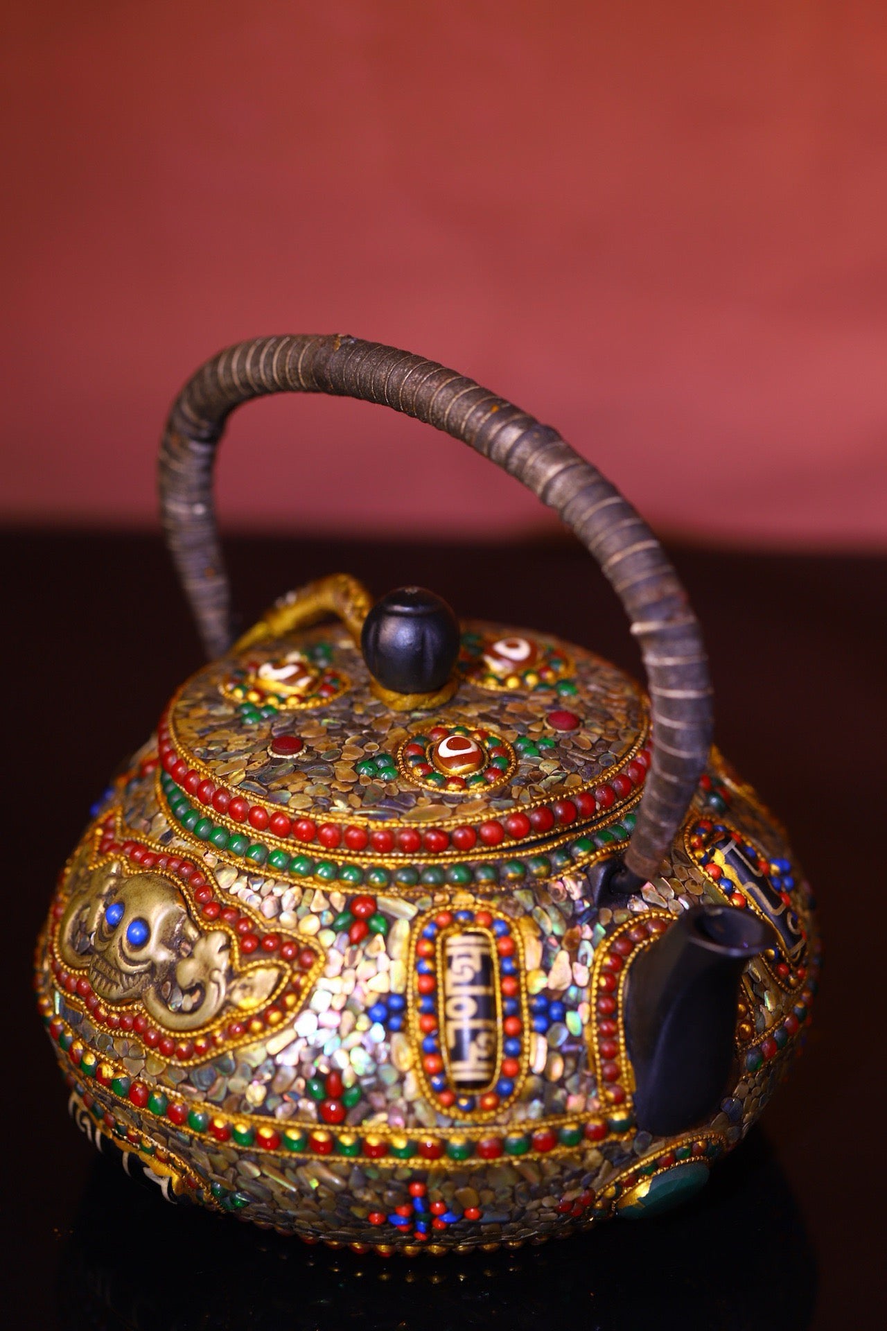 Tiantie Pure Handmade Knocking, Carving, and Handmade Thread Embedding Gemstone Butter Pot