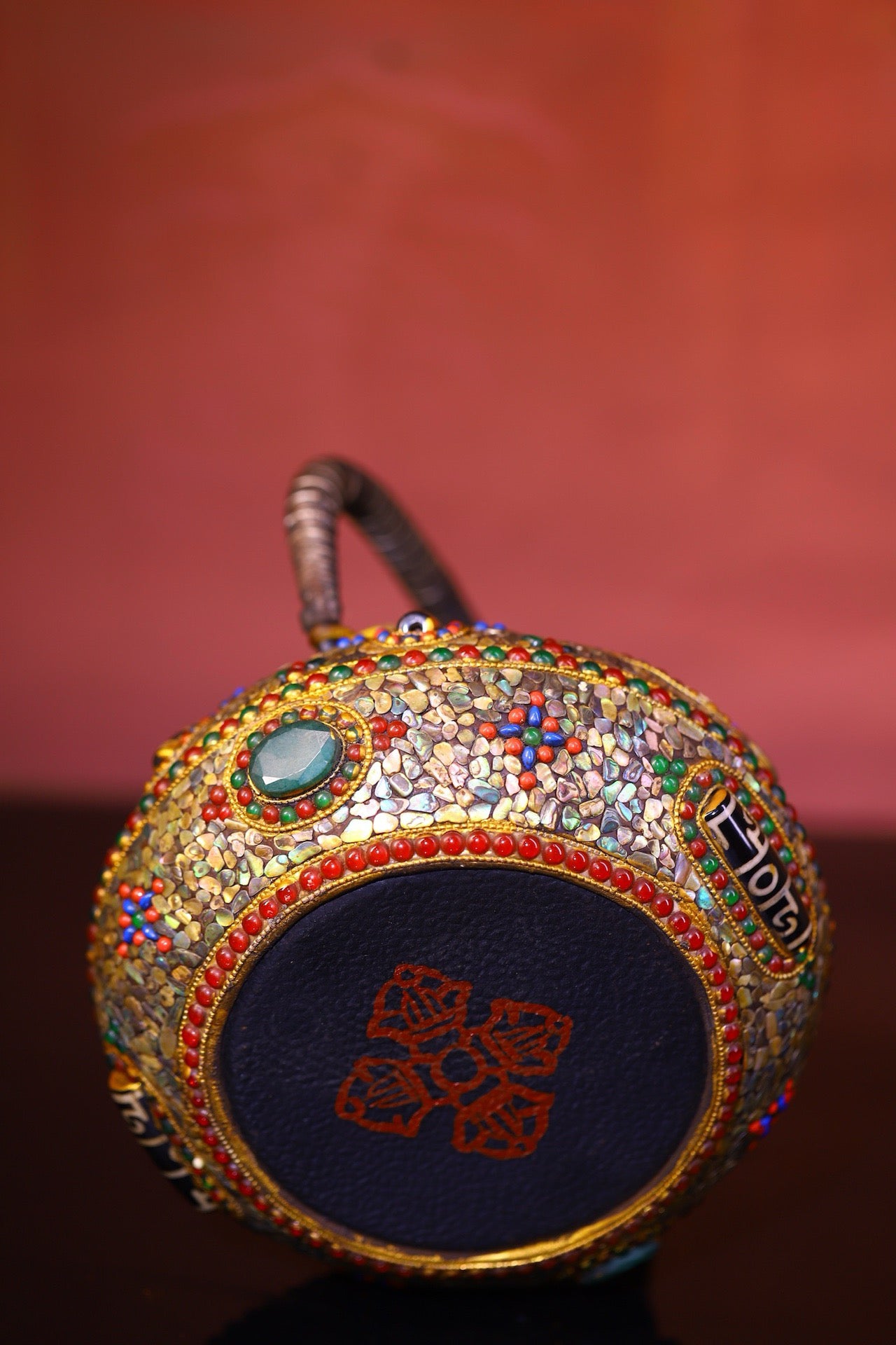 Tiantie Pure Handmade Knocking, Carving, and Handmade Thread Embedding Gemstone Butter Pot