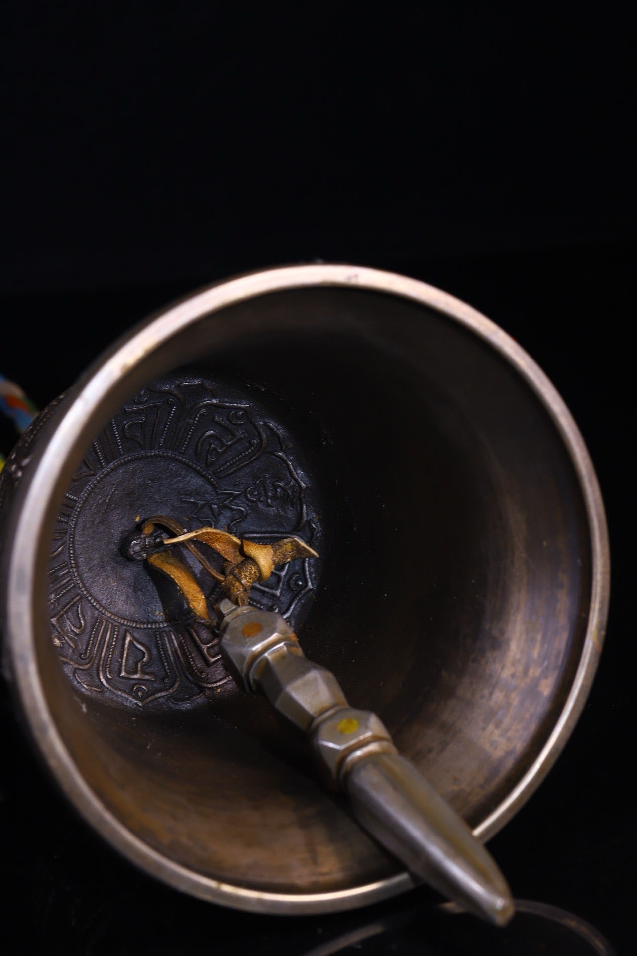 Copper tire pure handmade tapping, carving, and ringing