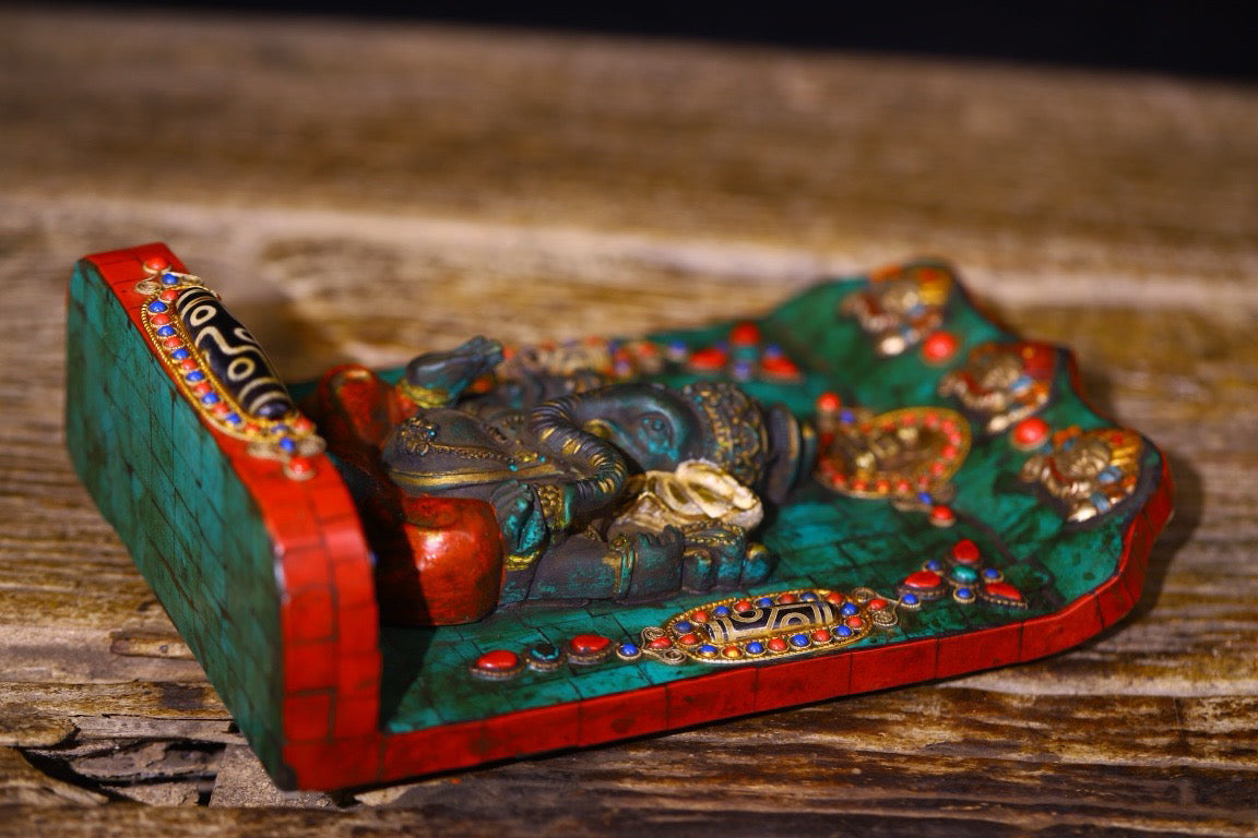 Handmade filigree inlaid gemstones, heavenly pearl Buddha niches