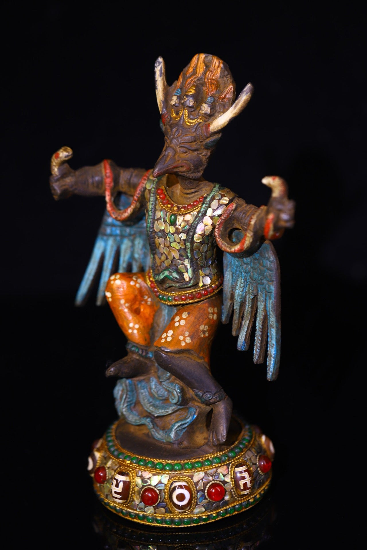 Copper handmade hammering, chiseling and depicting the colorful Dapeng Golden Winged Bird