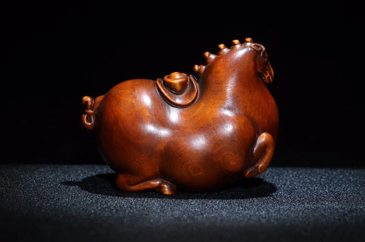 China's ancient natural boxwood horse on the rich, pure hand-made old exquisite patterns can be collected