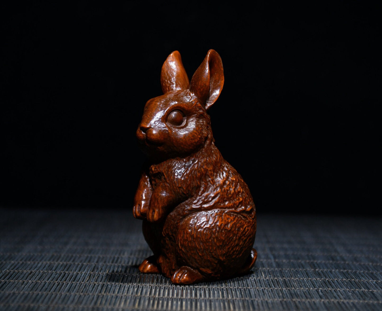 Boxwood statue Hand carved zodiac rabbit statue.drrs