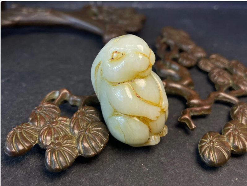 Collecting Chinese Antiques, Handmade Carving, and Natural Jade Pendant Rabbit