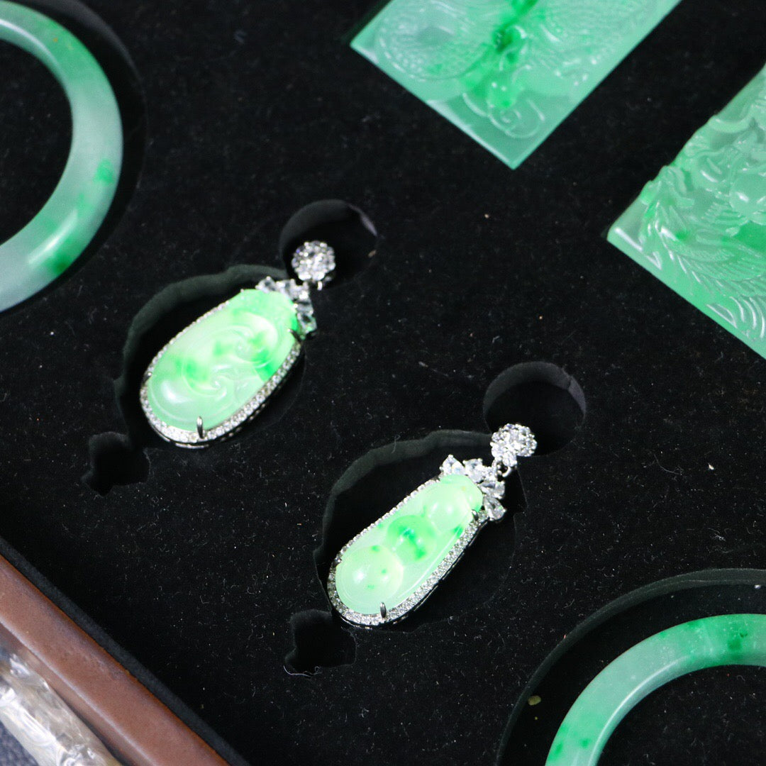 Chinese antique high ice precision carving [box set]