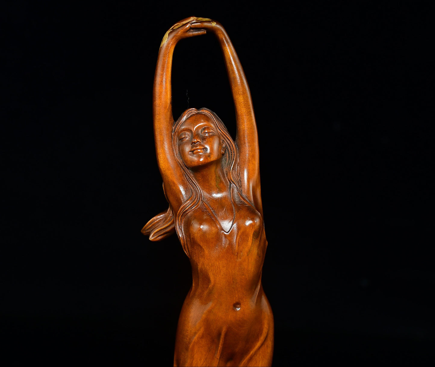 Boutique small leaf boxwood raised hand beauty ornament