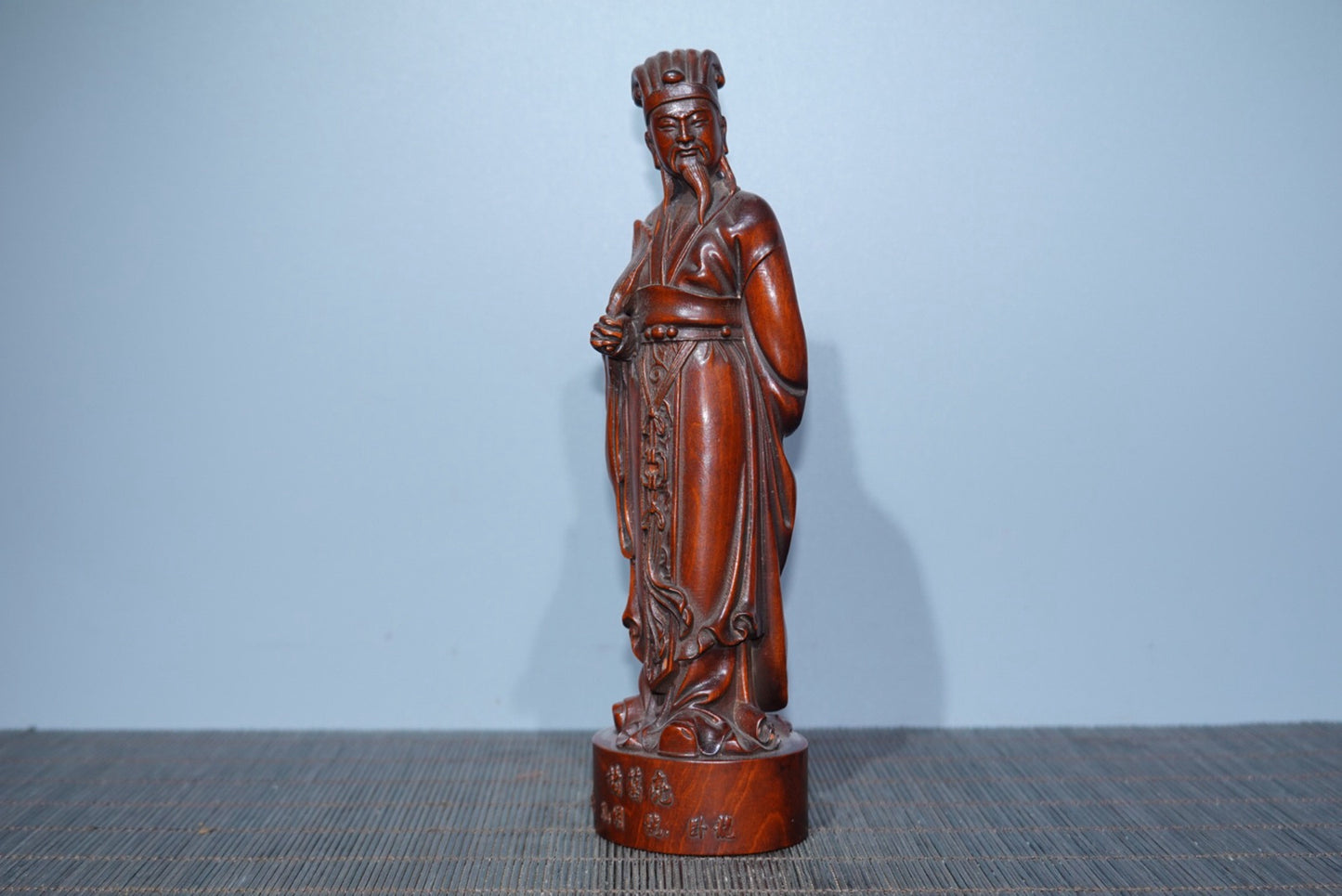 Collect decorations, carved from boxwood, and decorated with Zhuge Liang ornaments