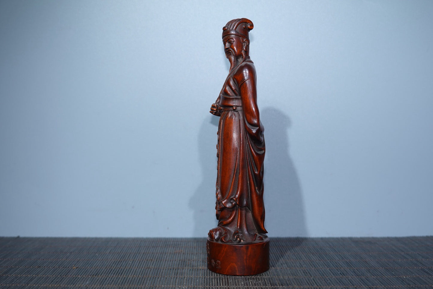 Collect decorations, carved from boxwood, and decorated with Zhuge Liang ornaments