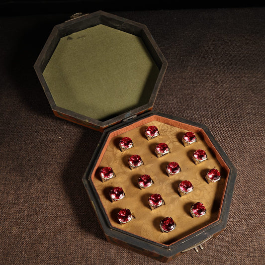 Chinese antique gilded gold filigree craftsmanship inlaid with rare and exquisite red diamond rings