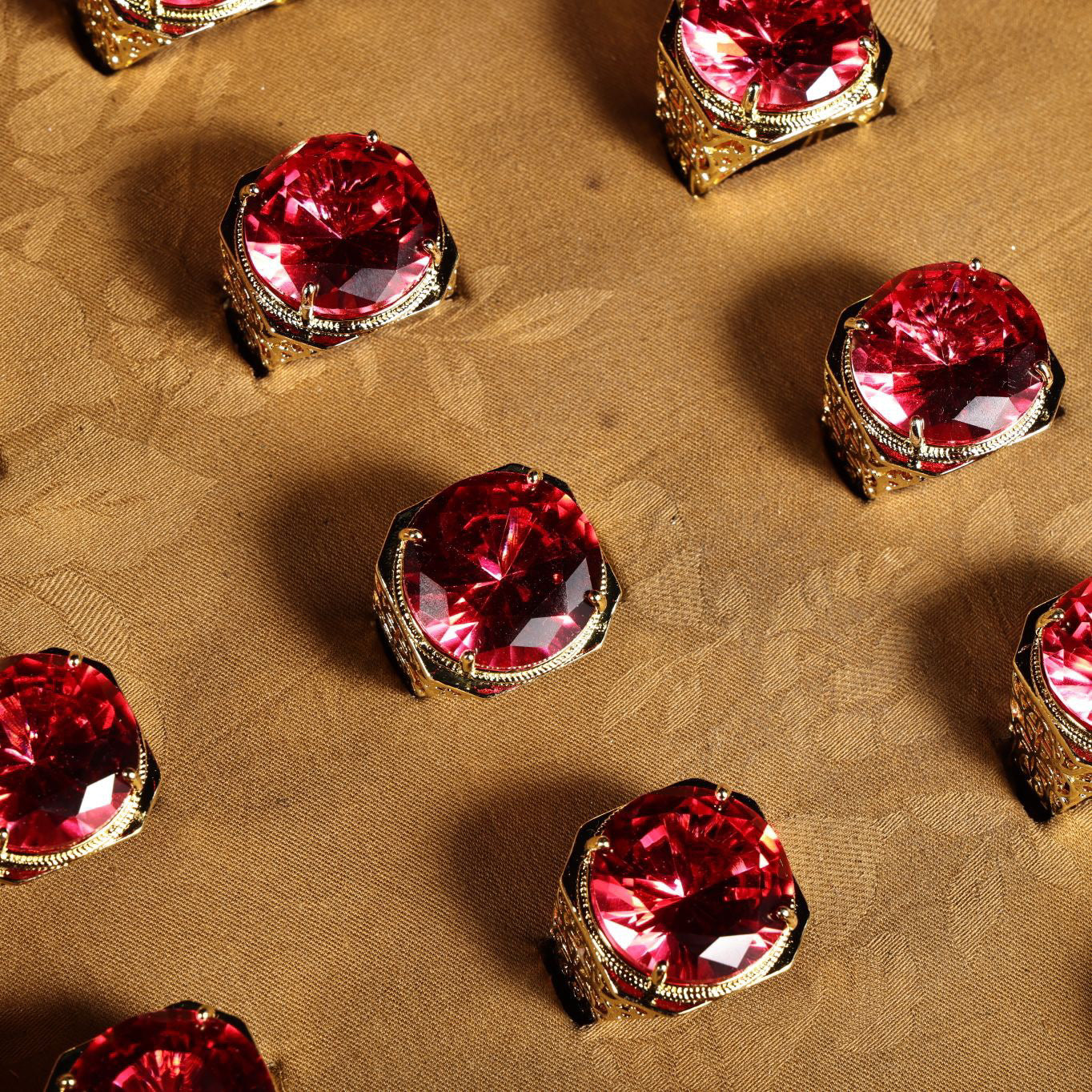 Chinese antique gilded gold filigree craftsmanship inlaid with rare and exquisite red diamond rings