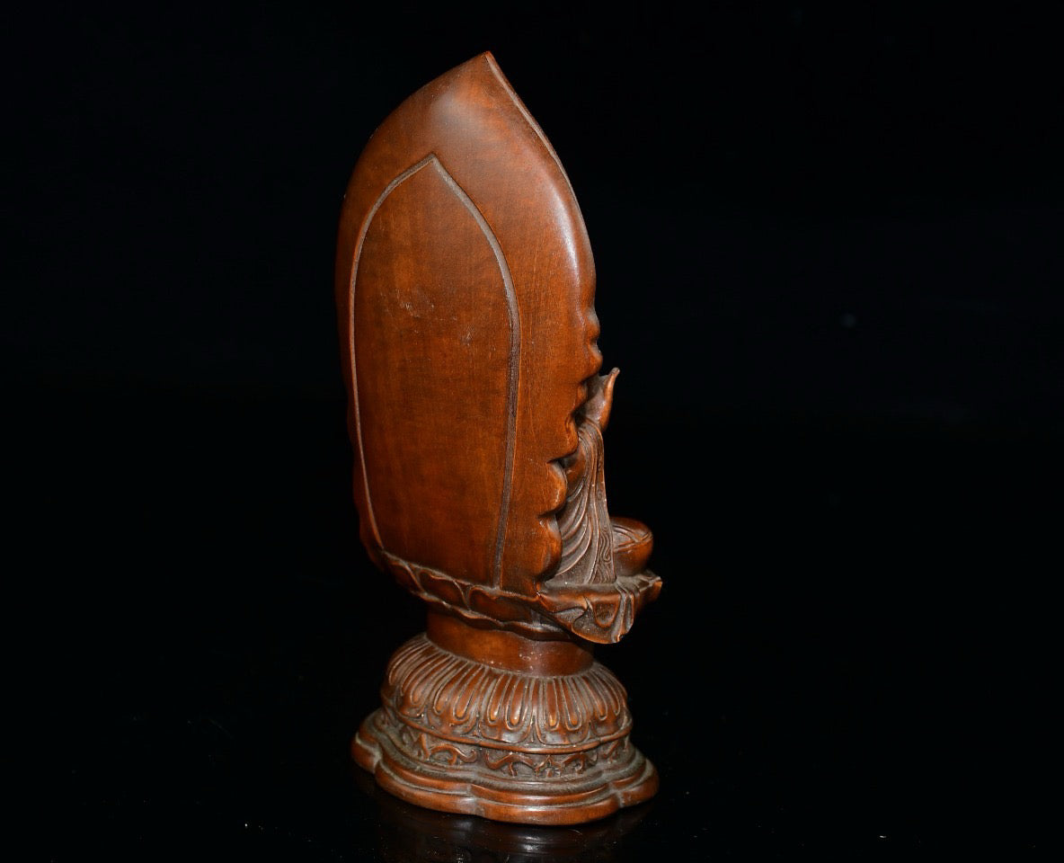 Small leaved boxwood with north facing Buddha ornaments