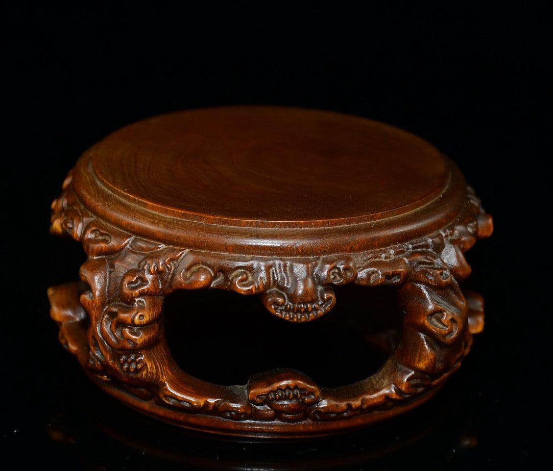 Boutique small leaf boxwood base ornament