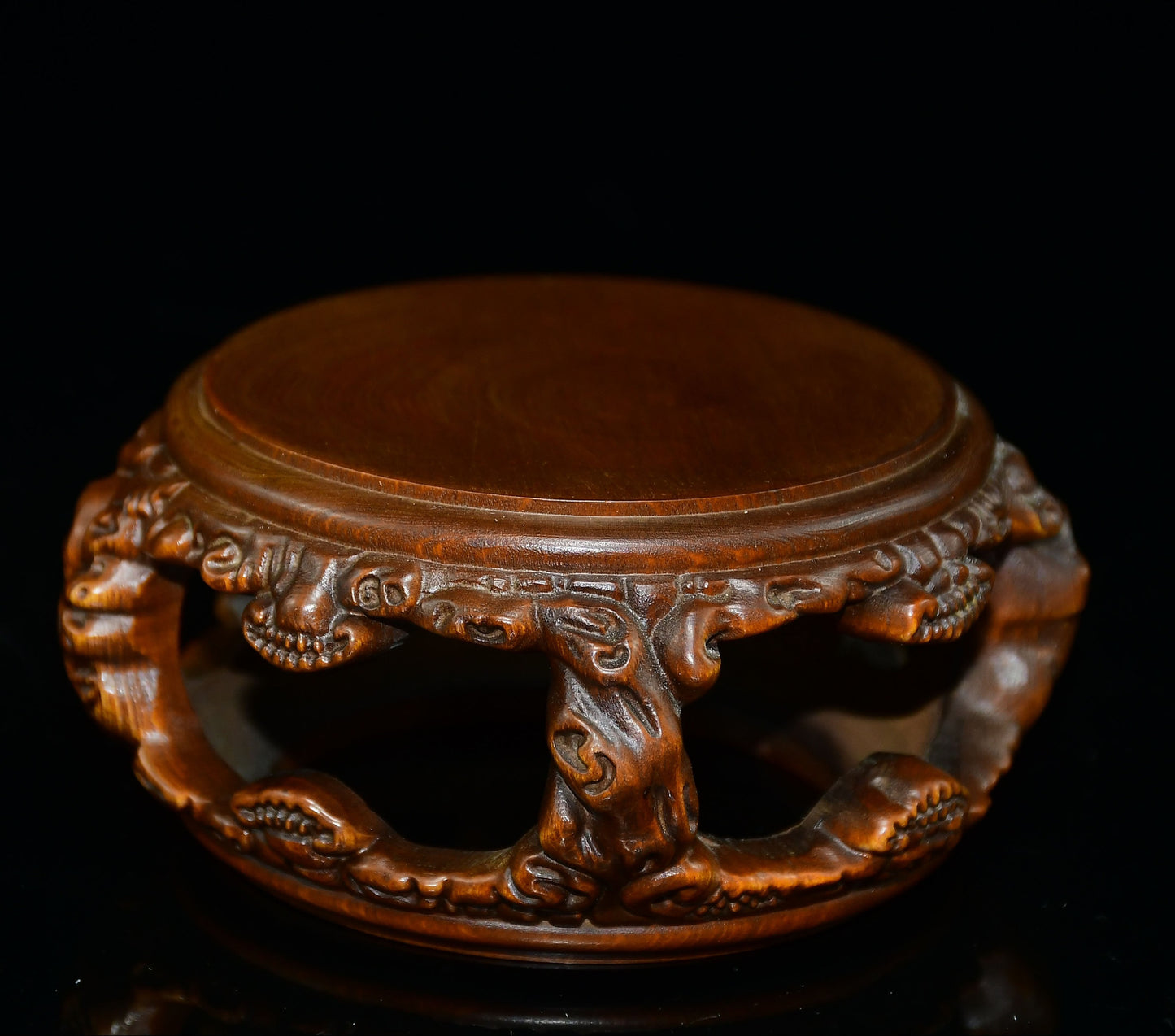 Boutique small leaf boxwood base ornament