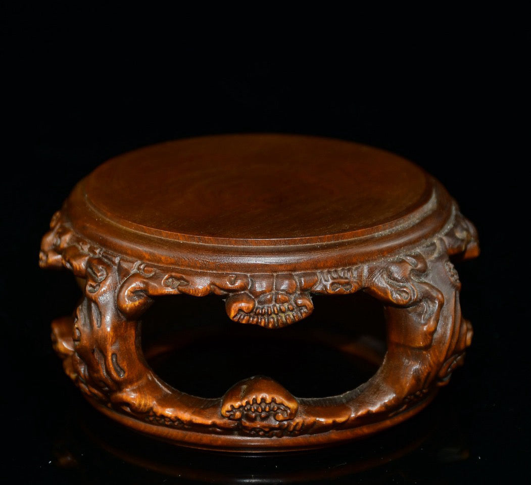 Boutique small leaf boxwood base ornament