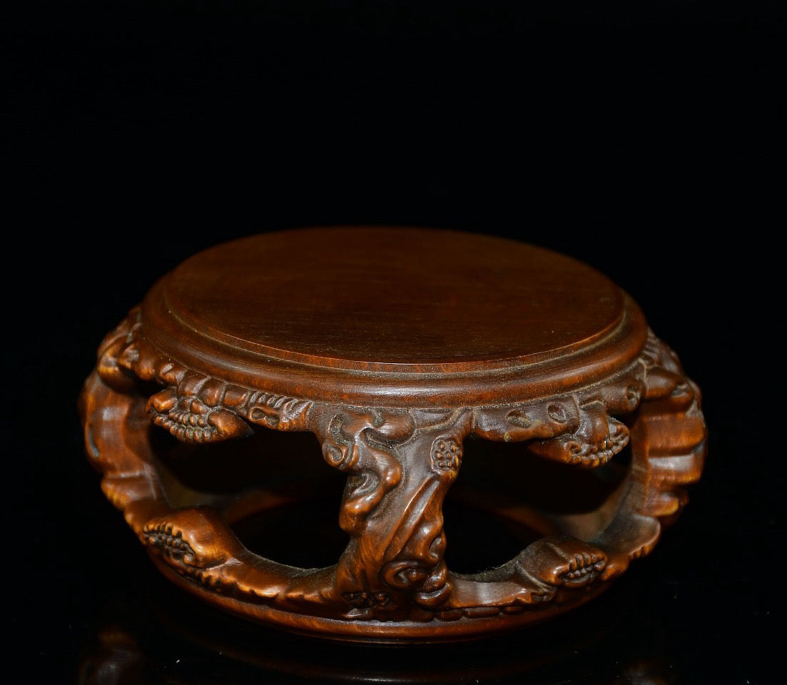 Boutique small leaf boxwood base ornament