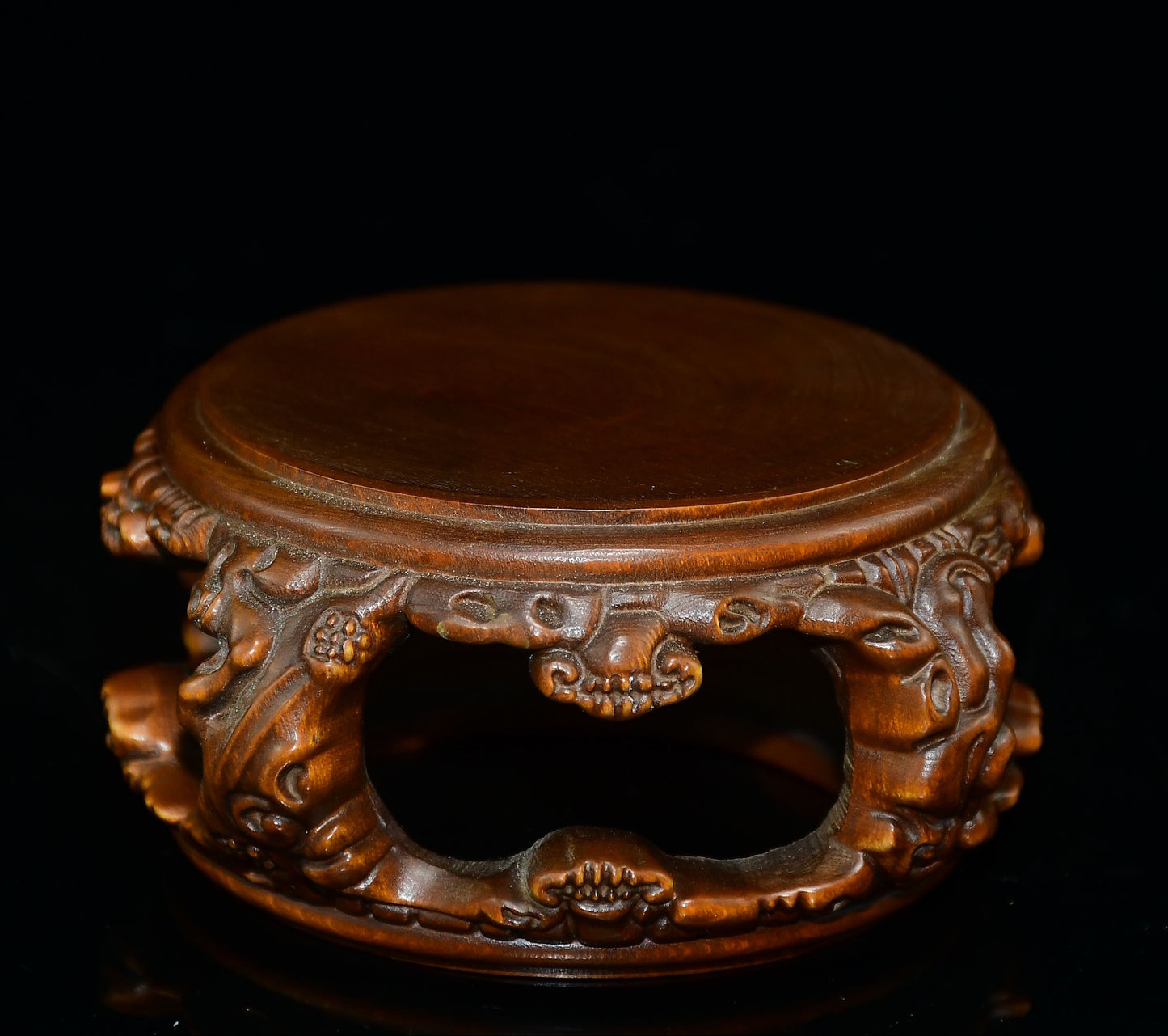 Boutique small leaf boxwood base ornament