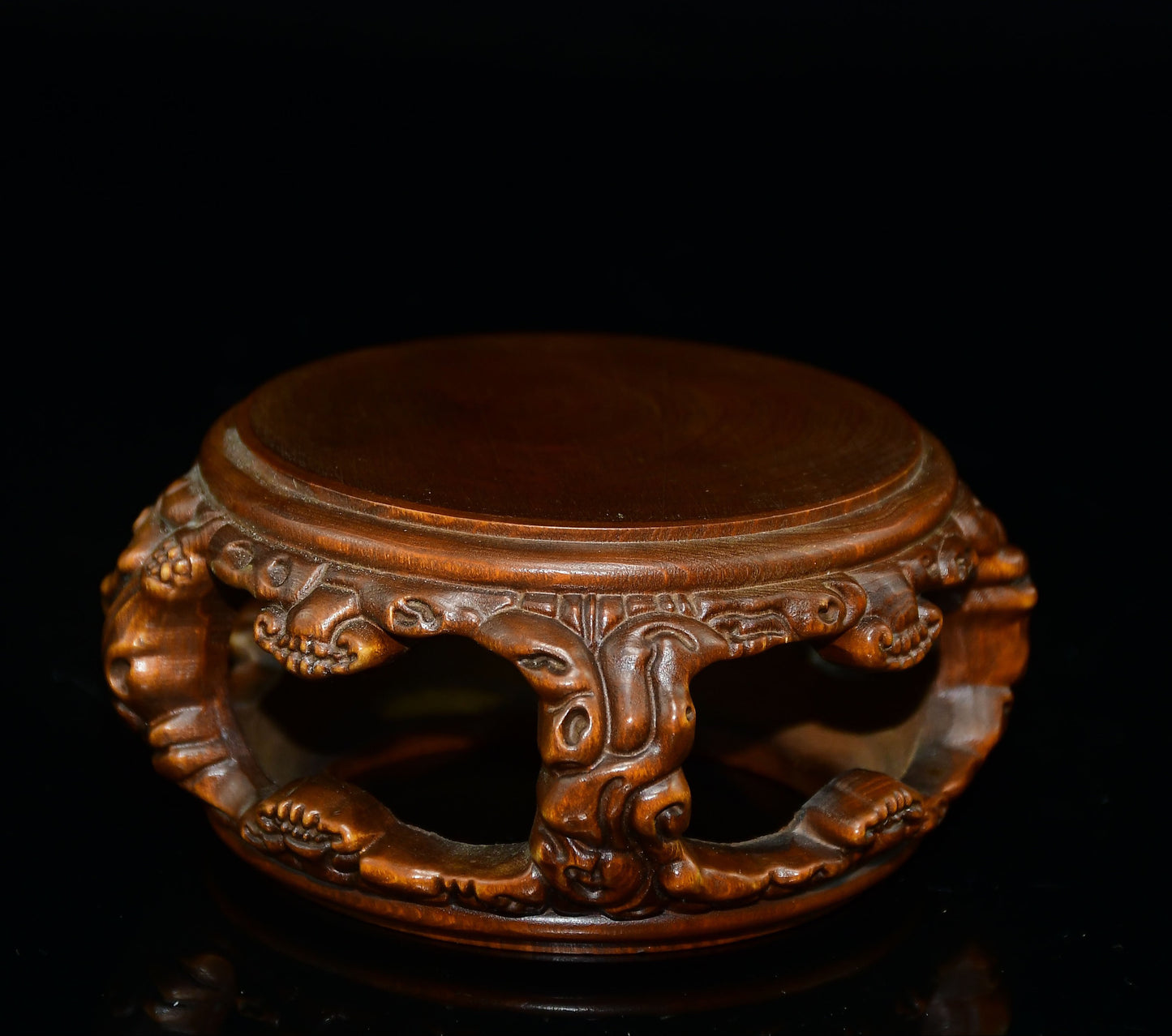 Boutique small leaf boxwood base ornament